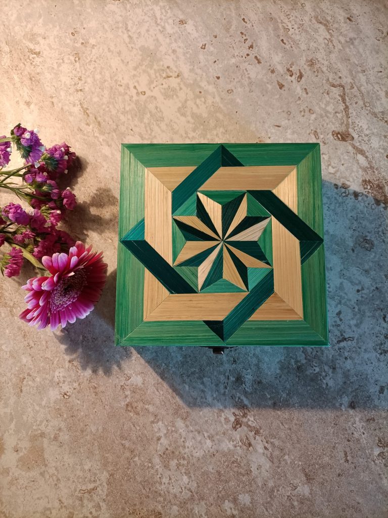 Boite marqueterie de paille